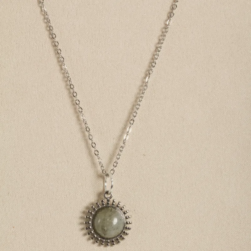 Collier « flamme solaire »