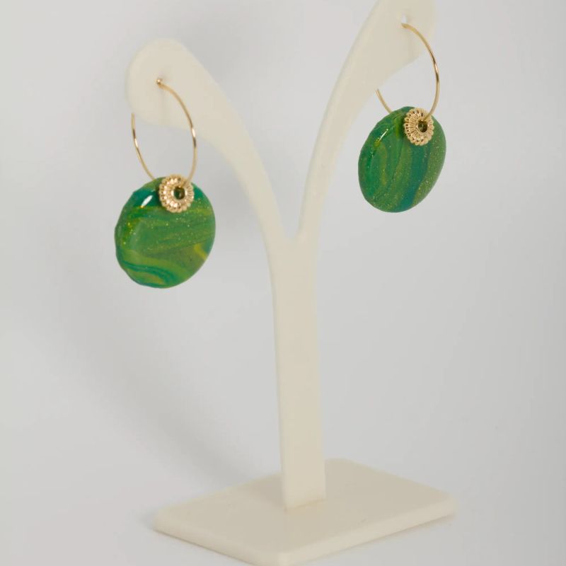 Boucles jaunes et vertes