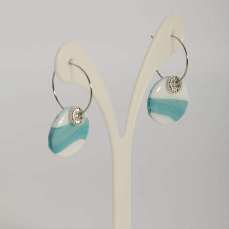 Boucles bleu clair