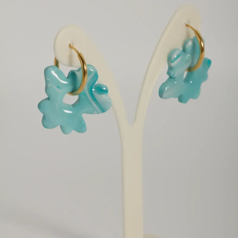 Boucles bleu clair