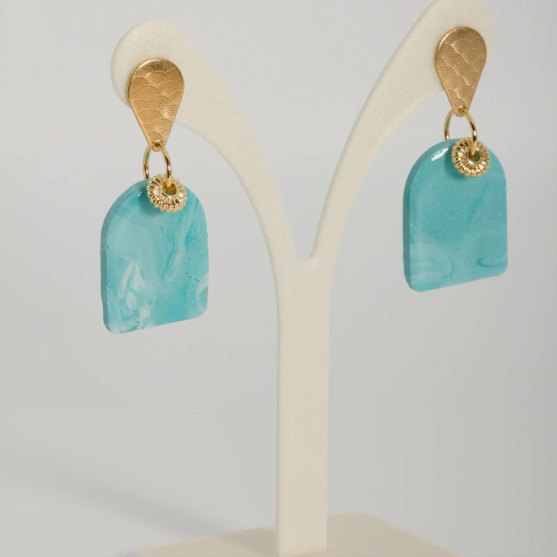 Boucles bleu clair