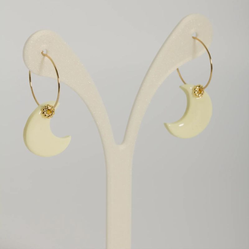 Boucles jaune pastel