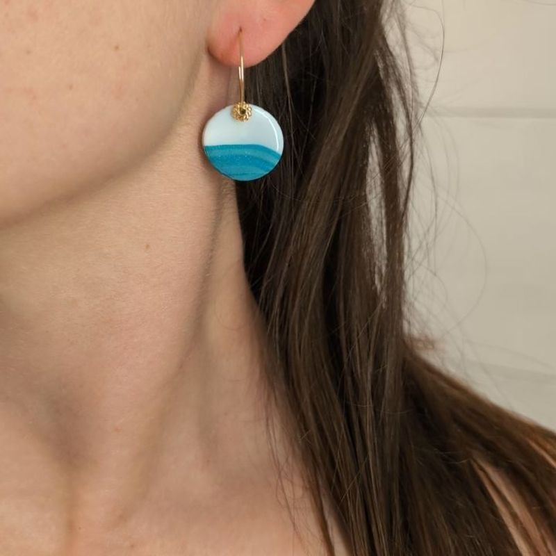 Boucles bleu clair