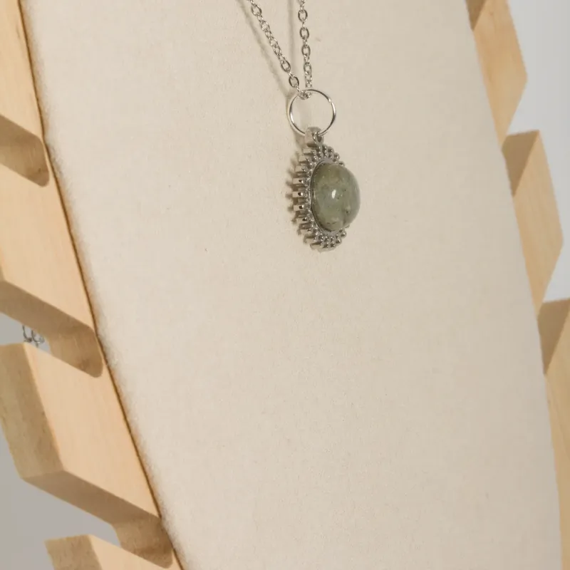 Collier « flamme solaire »