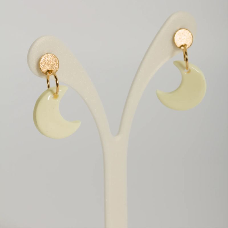 Boucles jaune pastel