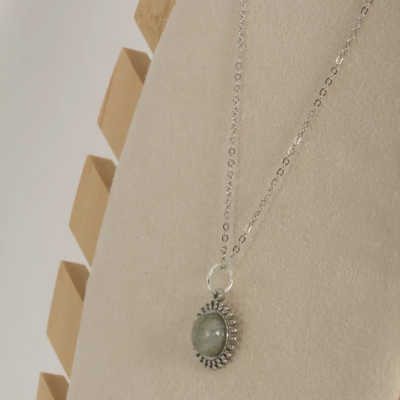 Collier « flamme solaire »